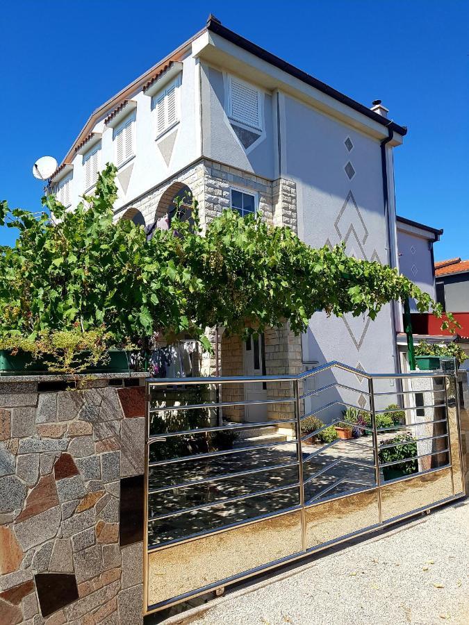 Apartments Petar & Anka Biograd Na Moru Extérieur photo