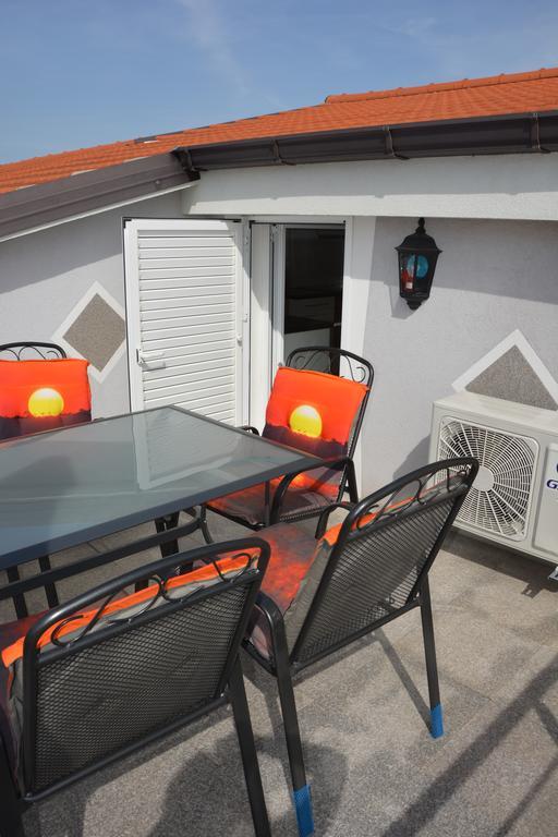 Apartments Petar & Anka Biograd Na Moru Extérieur photo
